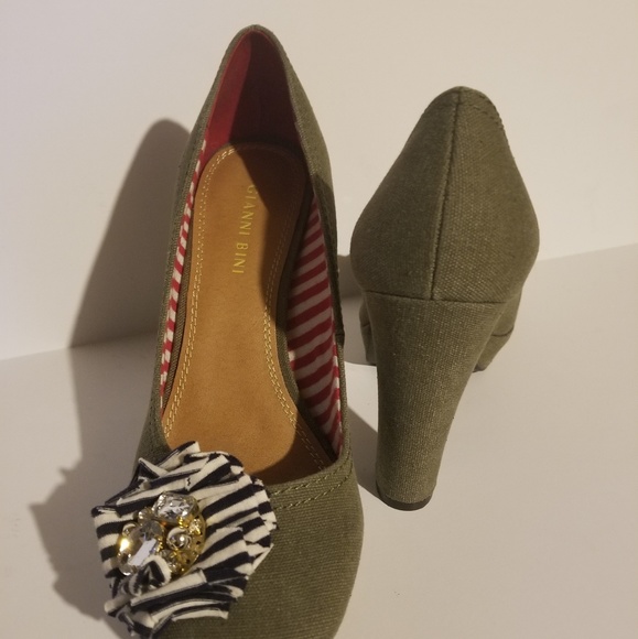 Like New Gianni Bini platform/pump/olive green - Picture 8 of 8